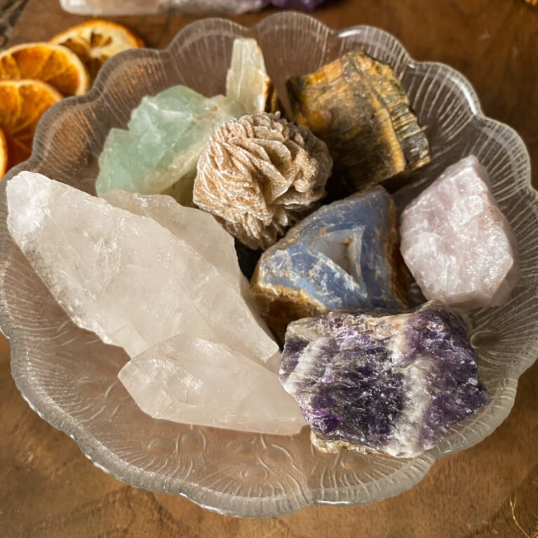 500g Raw Crystals in Patterned Drawstring Bag